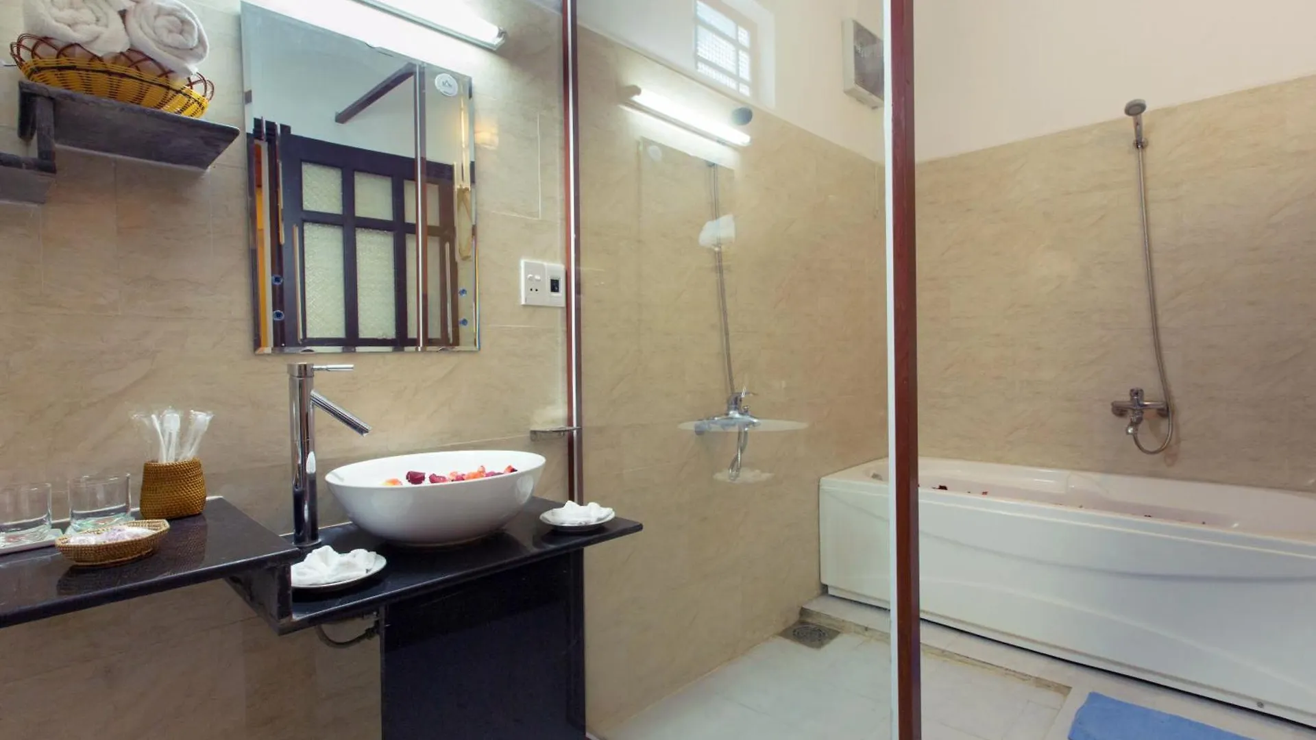 Plum Tree Homestay Χόι Αν