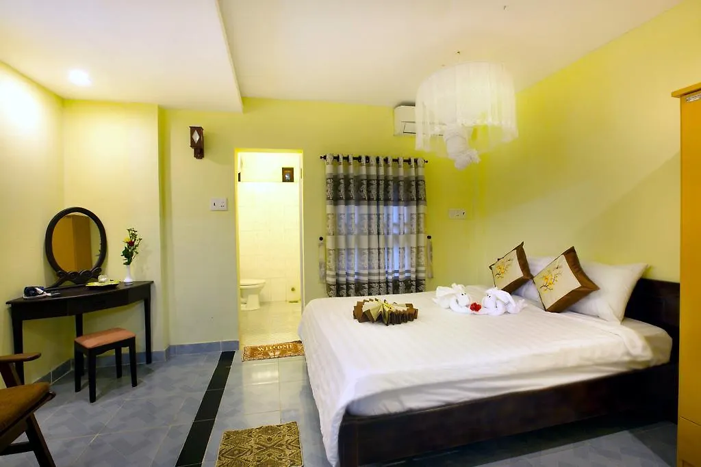 Plum Tree Homestay Χόι Αν