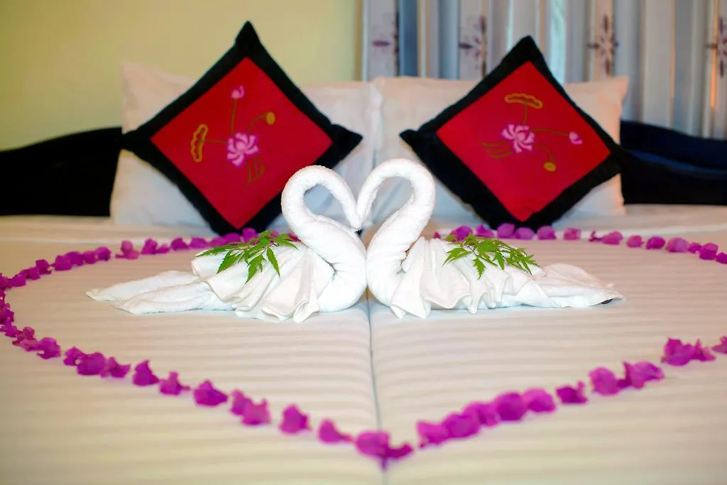 Plum Tree Homestay Χόι Αν